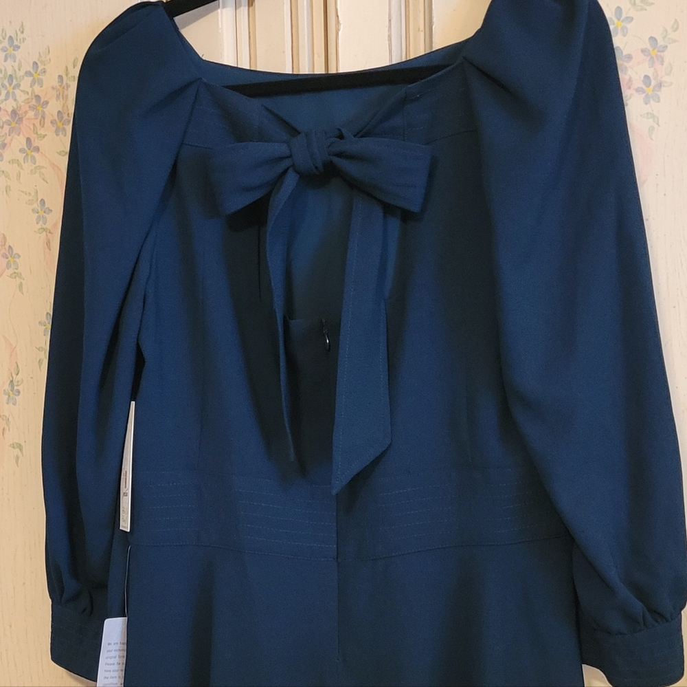 Eliza J Emerald Dress with Bow and Back Cutout NWT - Picture 6 of 13